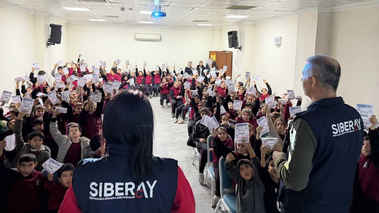 Dijital Dünyanın Risklerine Karşı Osmaniye Polisi Sahada! (2)