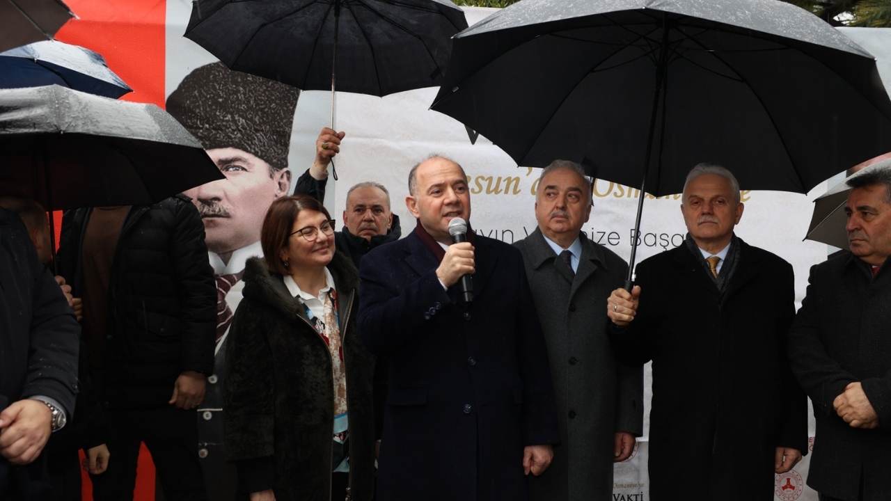 Giresun Valiliği Önünde Veda Vali Serdengeçti Osmaniye Yolunda (1)