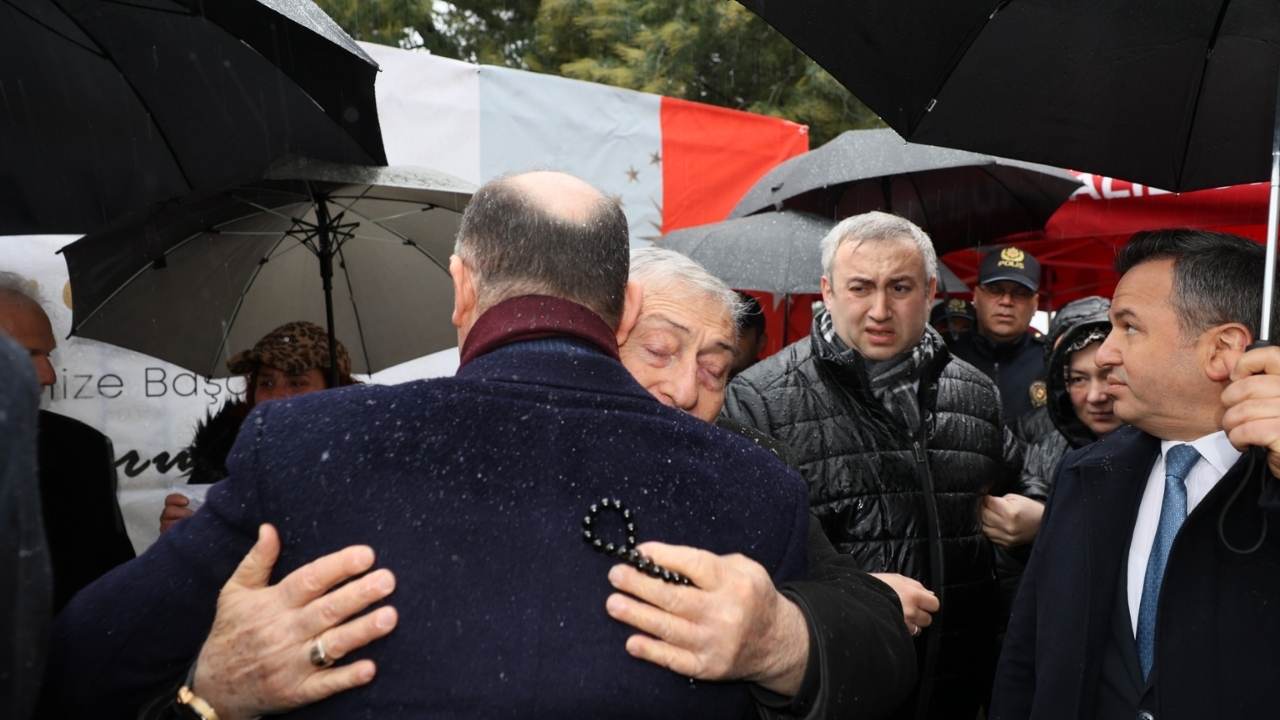 Giresun Valiliği Önünde Veda Vali Serdengeçti Osmaniye Yolunda (2)