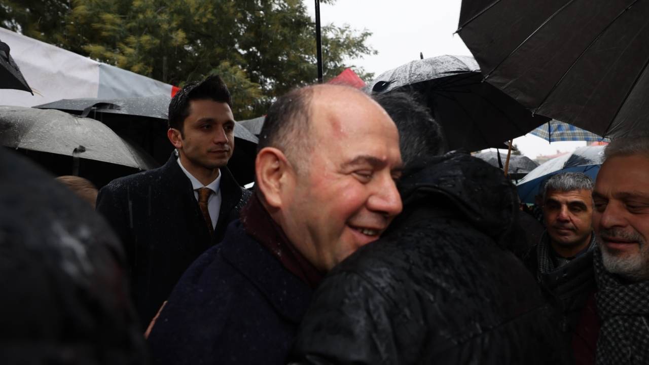 Giresun Valiliği Önünde Veda Vali Serdengeçti Osmaniye Yolunda (3)