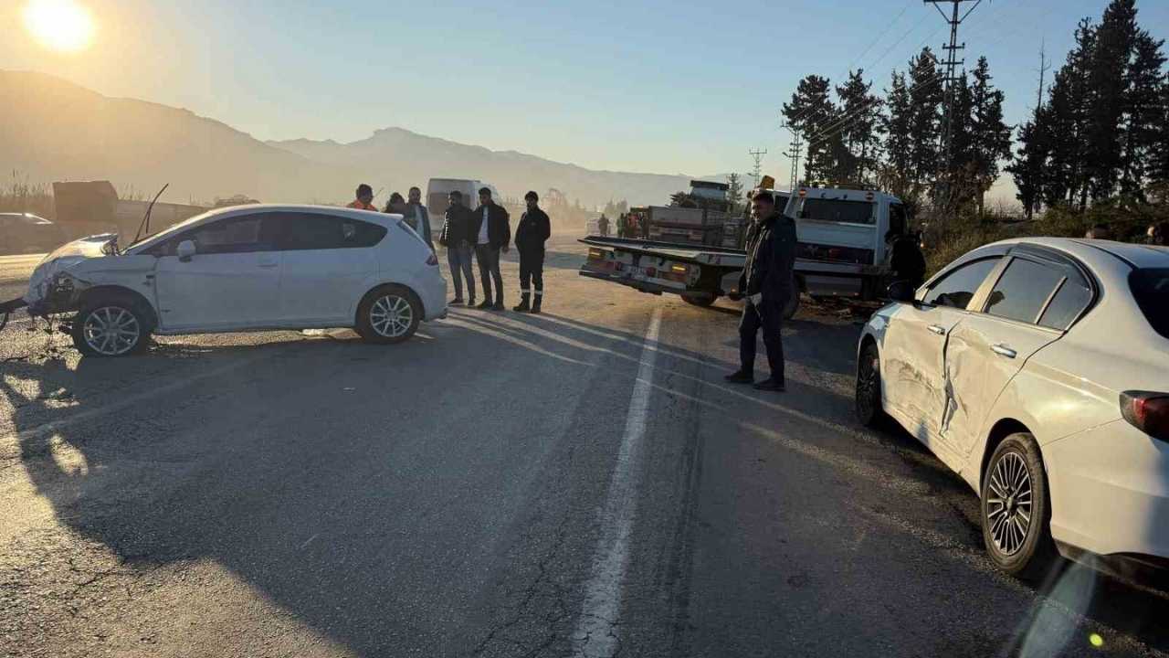 Hatay’da 5 Aracın Karıştığı Zincirleme Kaza Kamerada (2)