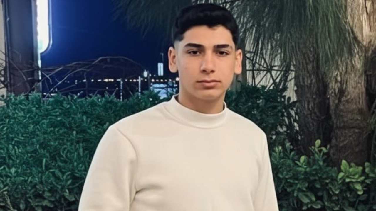 Hatay’da Elektrik Direğine Saplanan Tofaş, 18 Yaşındaki Ali’ye Mezar Oldu (2)