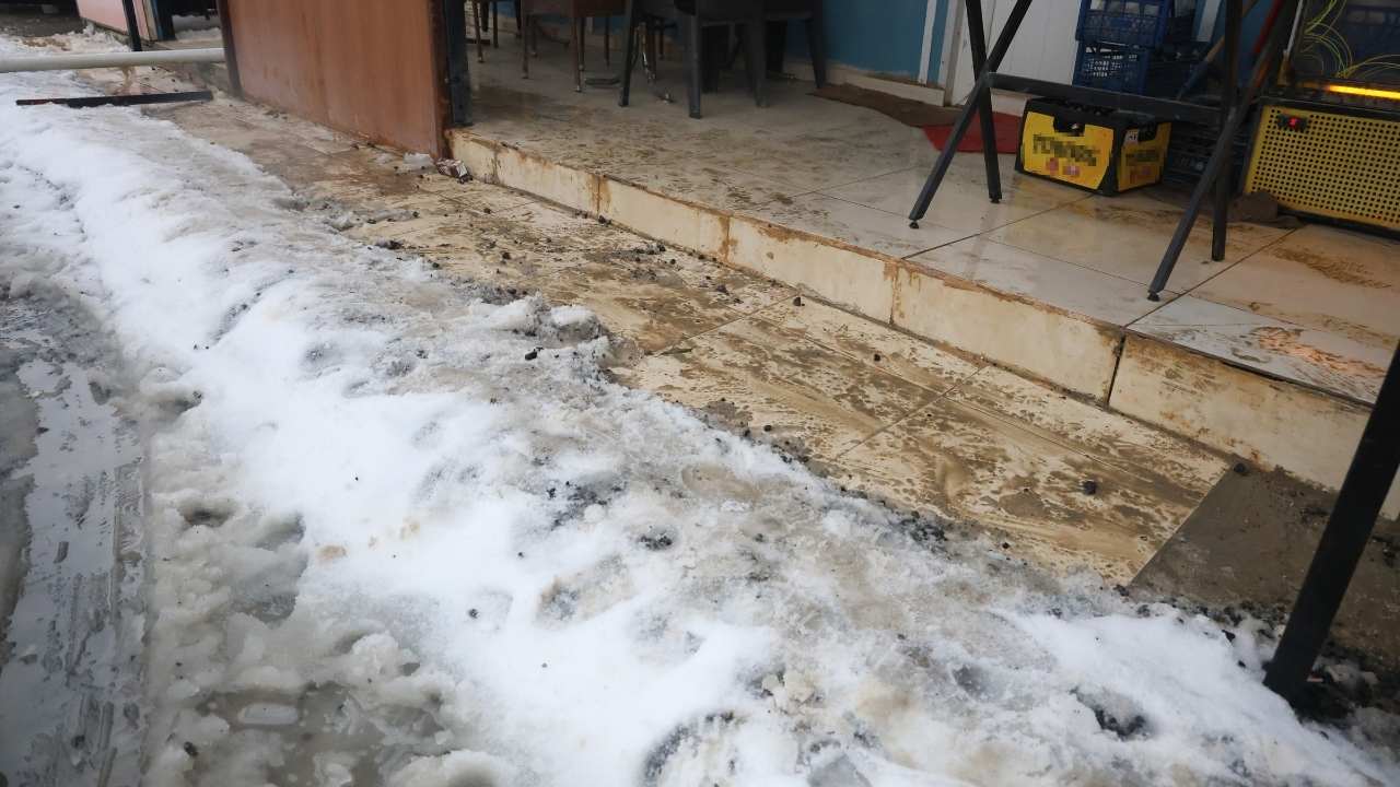 Karla Kaplanan Zemin Vatandaşlara Zor Anlar Yaşattı (2)