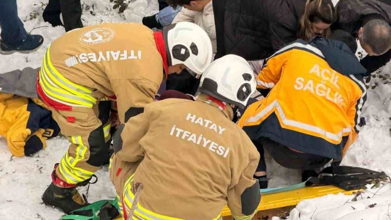 Kaygan Yolda Kaza Otomobil Dereye Uçtu (2)