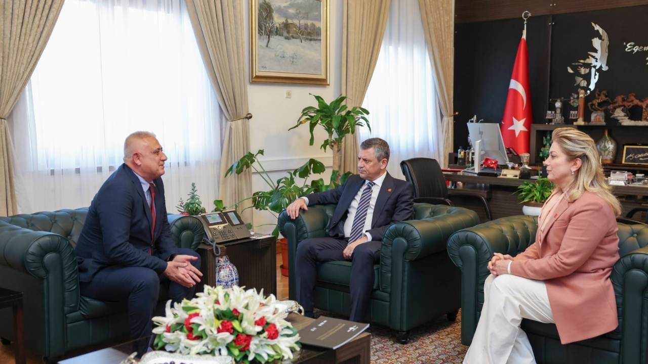 Osmaniye Eğitim İş Başkanı Adem Yücel’den Özgür Özel Ve Asu Kaya’ya Ziyaret (1)