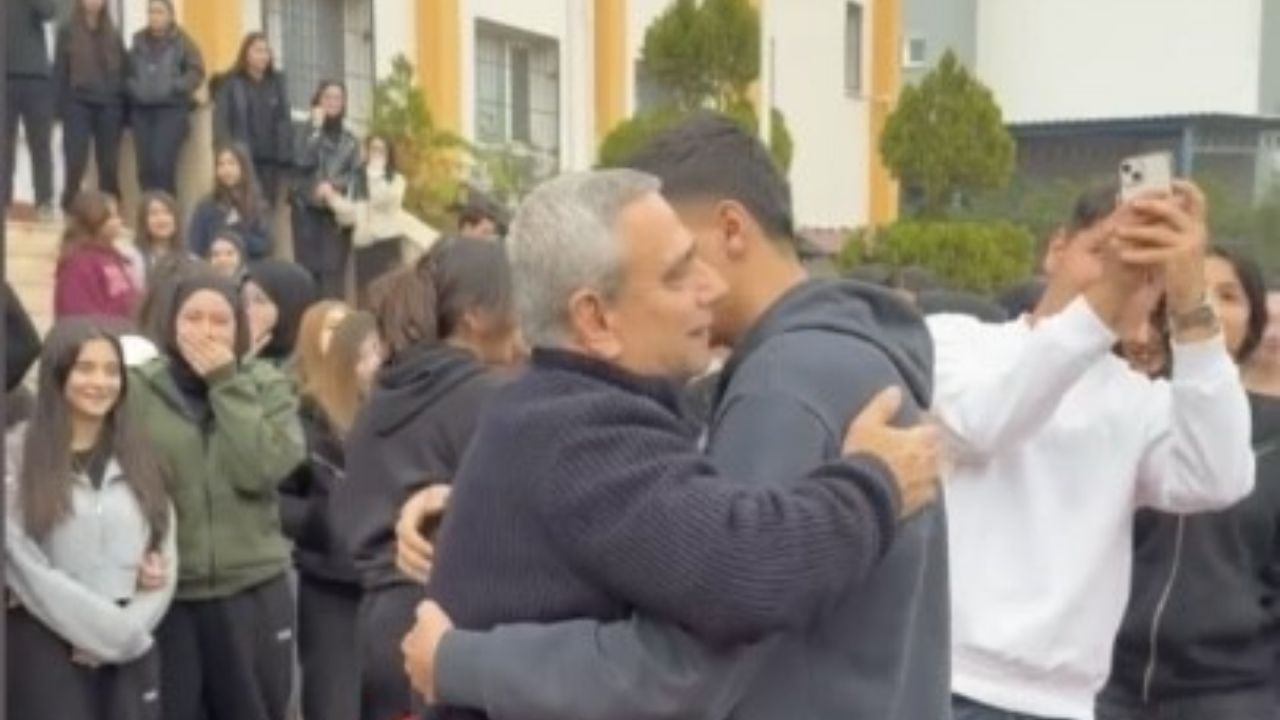 Osmaniye’de 40 Yıllık Öğretmene Unutulmaz Veda Alkışlarla Emekli Oldu 2