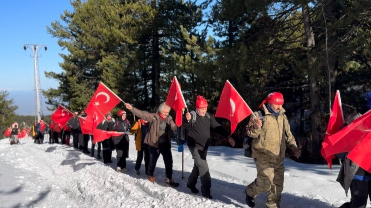 Osmaniye’de Dağcılar Keldaz Zirvesi’nde Bayrağa Saygı Için Yürüdü (4)