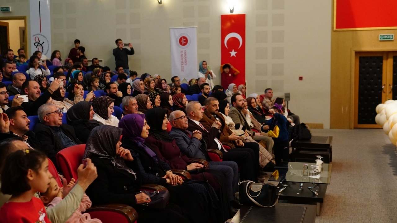 Osmaniye’de Minik Eller Semaya Açıldı Kur’an’a Geçiş Heyecanı (1)