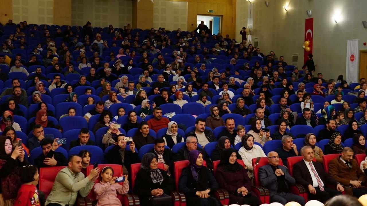 Osmaniye’de Minik Eller Semaya Açıldı Kur’an’a Geçiş Heyecanı (2)