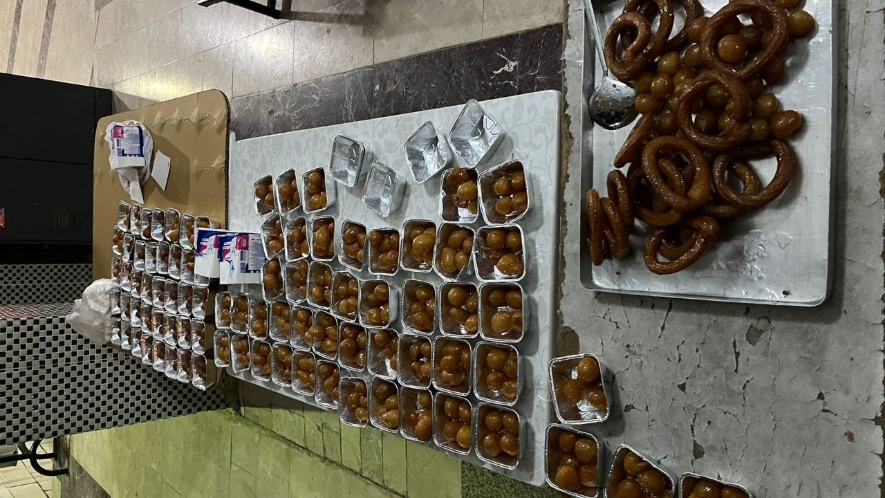 Osmaniye’de Miraç Kandili’nde Zafer Camii’nde Lokma İkramı