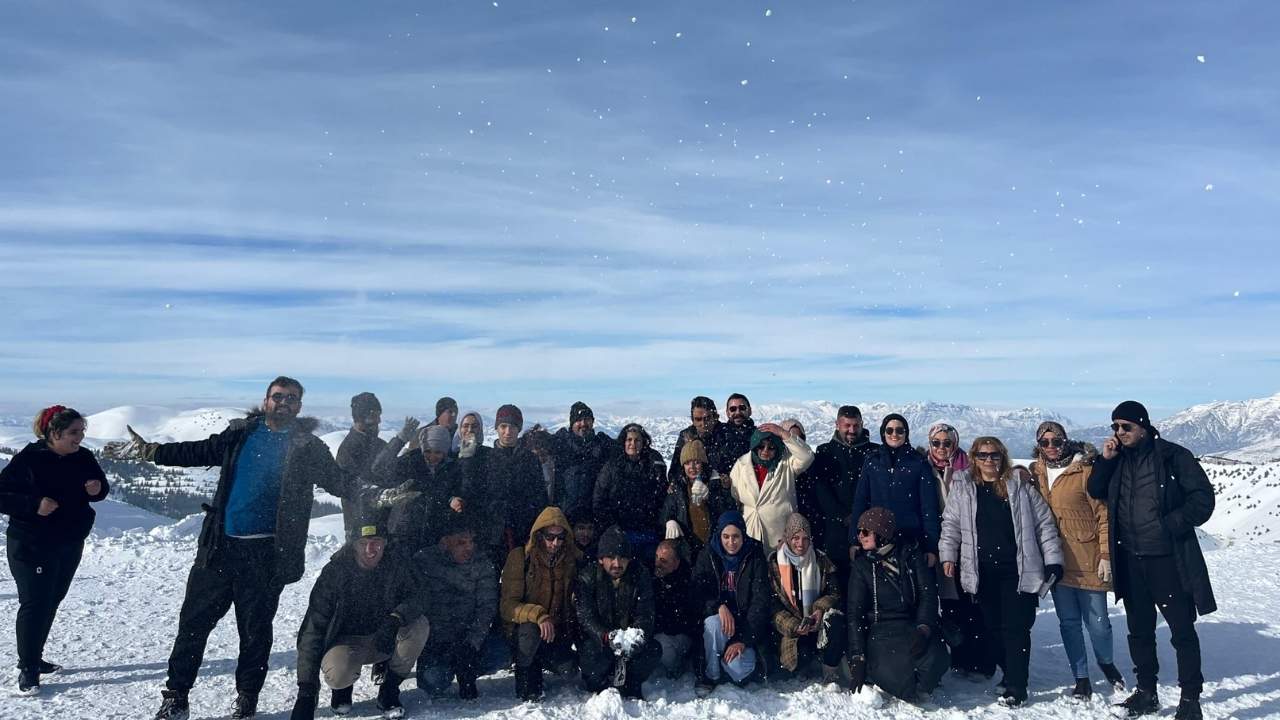 Osmaniye’den Kahramanmaraş’a Gönül Köprüsü Beyaz Örtüde Engel Tanımayan Mutluluk! (1)