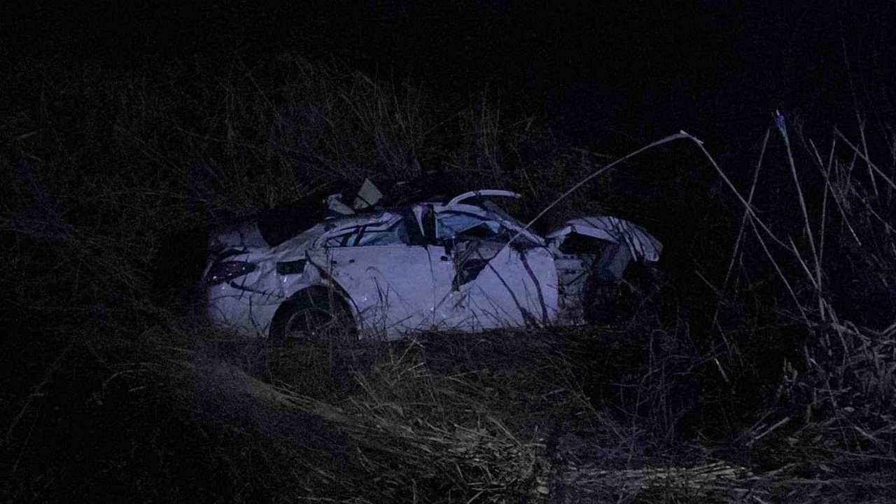 Refüje Çarpan Otomobil Dere Yatağına Uçtu (1)