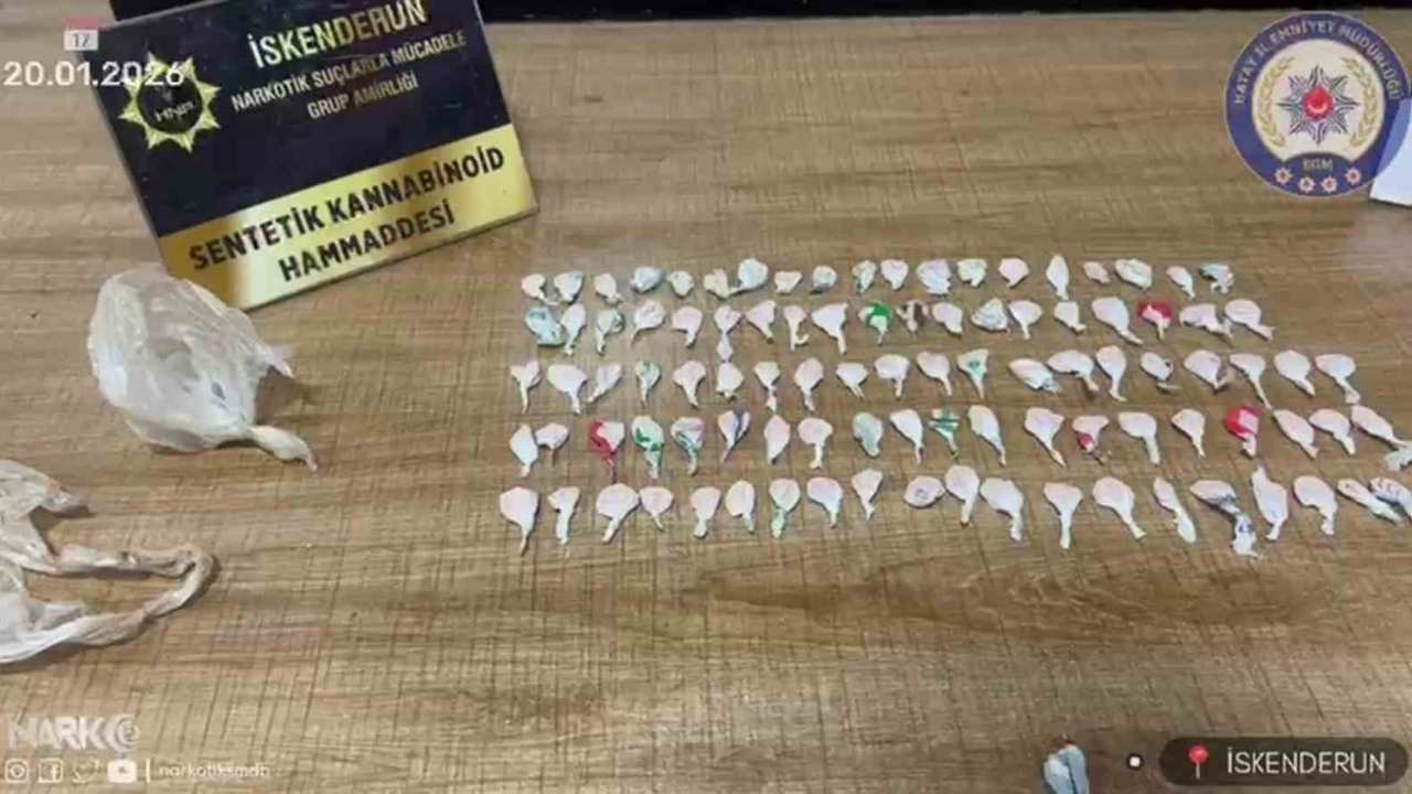 Taş Altına Saklanan Uyuşturucu, Polisin Dikkatiyle Ortaya Çıktı (1)