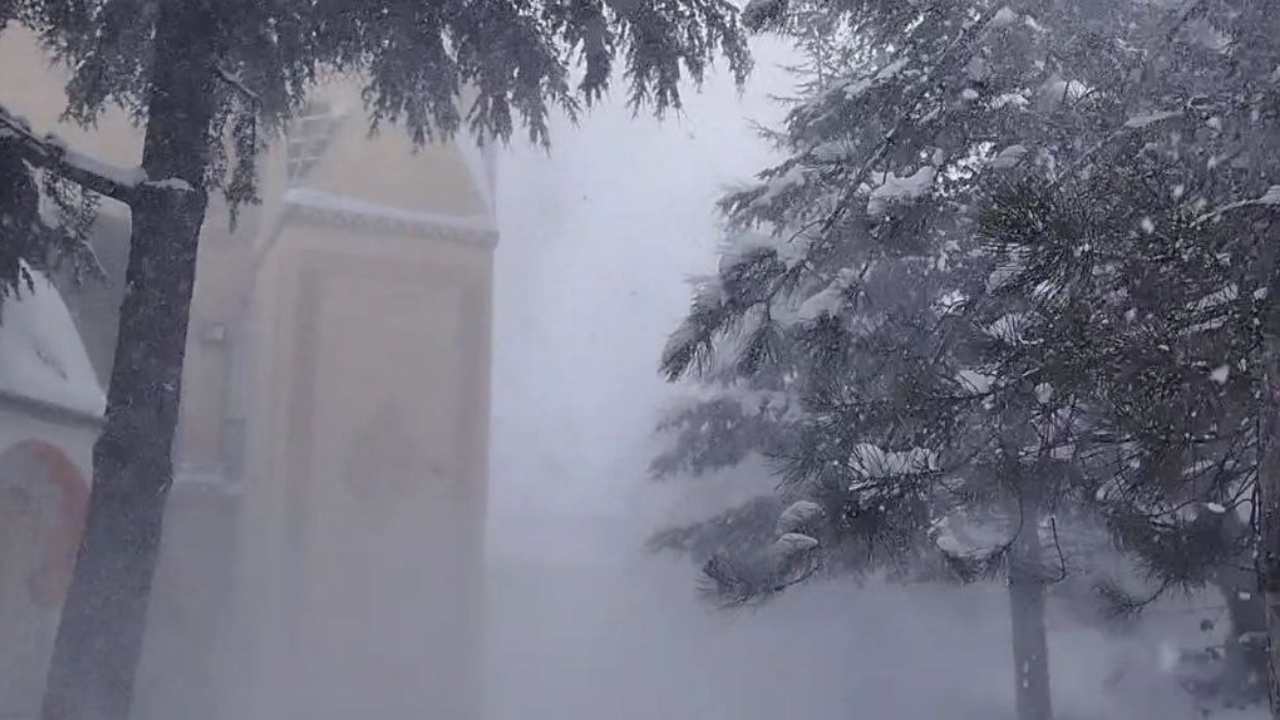 Tufanbeyli’de Tipiye Rağmen Kar Keyfi Çocuklar Oyunla Isındı (2)