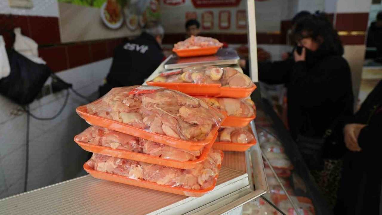 Zehirlenmeler Ve Arz Fazlası Tavuk Fiyatlarını Sabitledi (2)