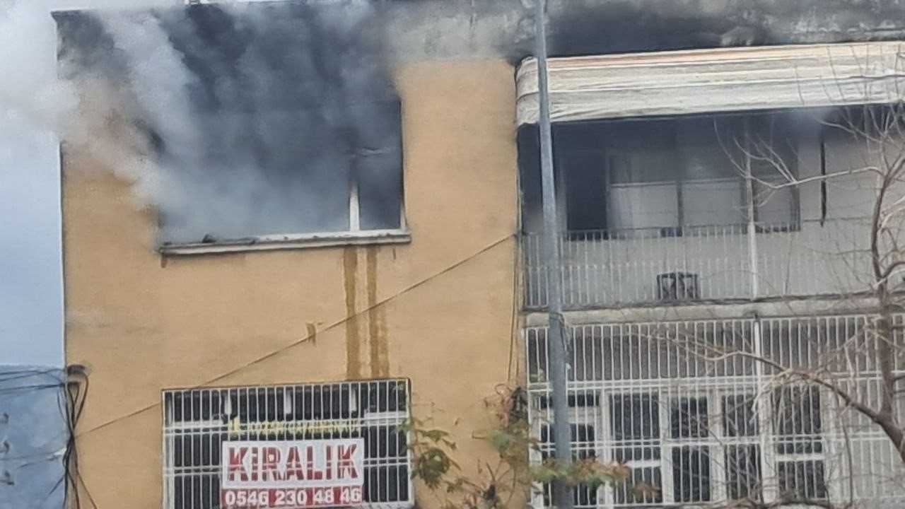 Adana Kozan’da Ev Yangını Tufanpaşa Mahallesi’nde Korku Dolu Anlar (2)