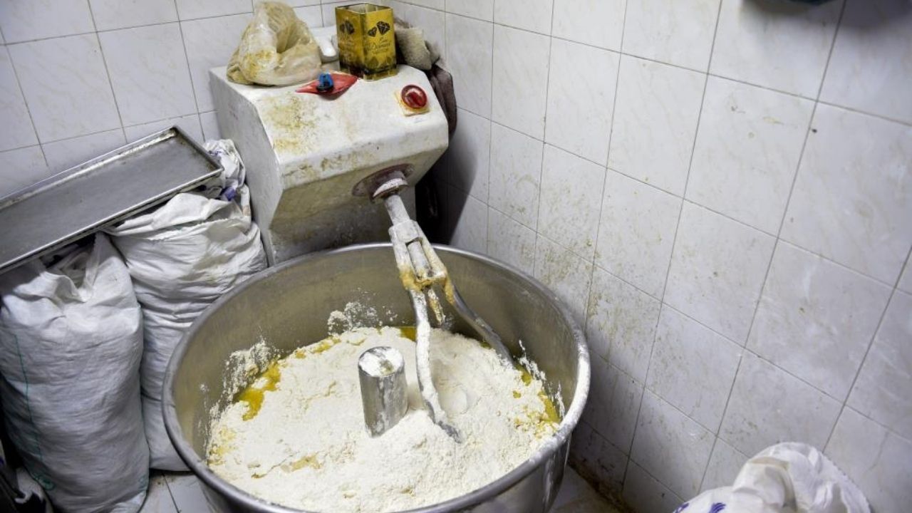 Adana’da O Fırının İçinden Gelen Görüntüler Mide Bulandırdı Ramazan Öncesi Mühür Vuruldu! (3)