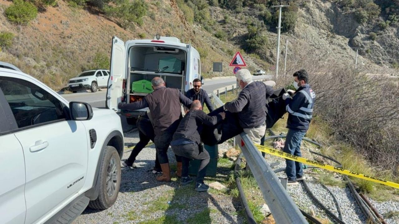 D 400 Karayolu Üzerinde Acı Haber Yol Kenarında Cansız Kadın Bedeni Bulundu