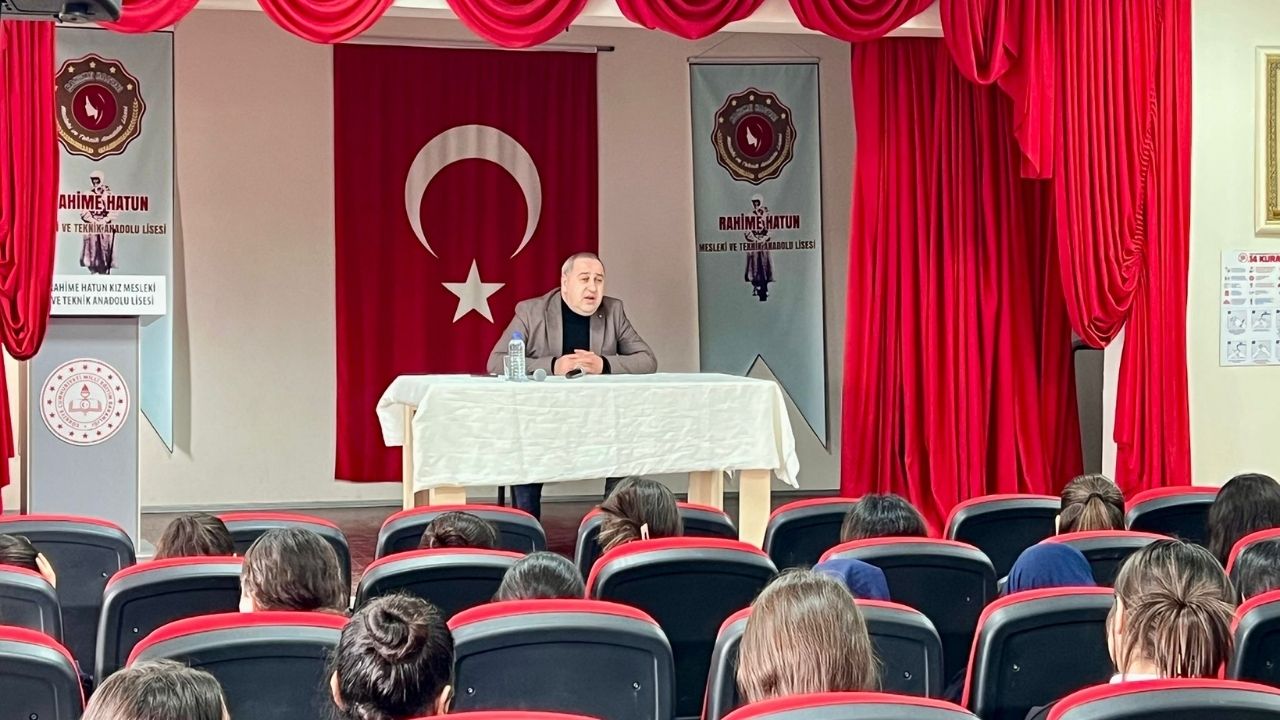 Geleceğin Medyası Osmaniye’de Tartışıldı Doğru Bilgiye Nasıl Ulaşılır (1)