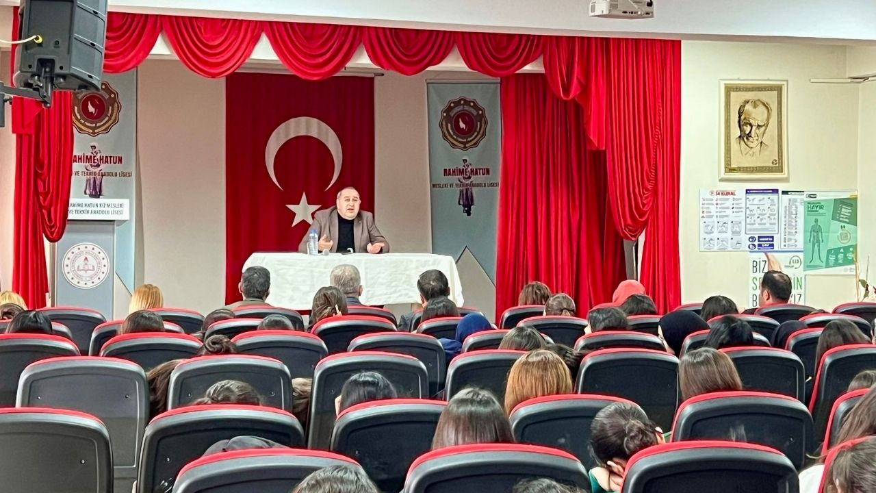 Geleceğin Medyası Osmaniye’de Tartışıldı Doğru Bilgiye Nasıl Ulaşılır (2)