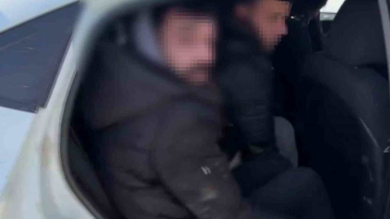 Hatay’da Polisten Kaçan İnsan Taciri Kaza Yaptı 10 Göçmen Yakalandı (2)