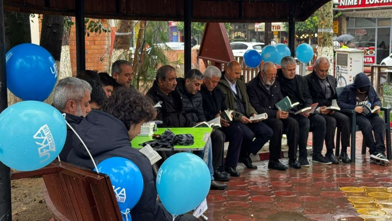 Kadirli’de Kitap Sevdalıları Yağmura Meydan Okudu (2)