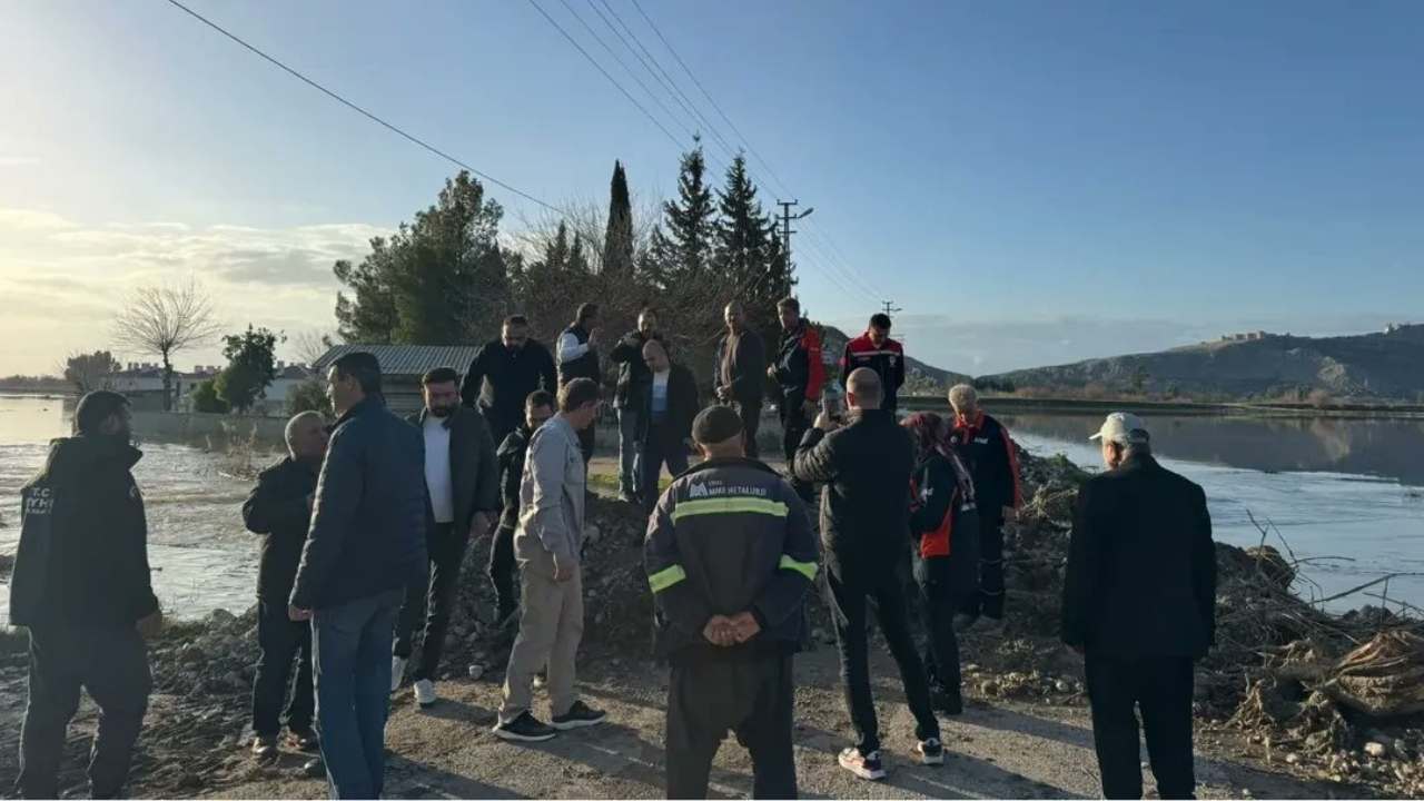 Kadirli’de Sağanak Sonrası Sahada İnceleme Protokol Üreticinin Yanında (1)