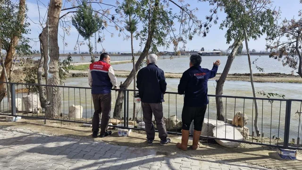 Kadirli’de Sağanak Sonrası Sahada İnceleme Protokol Üreticinin Yanında