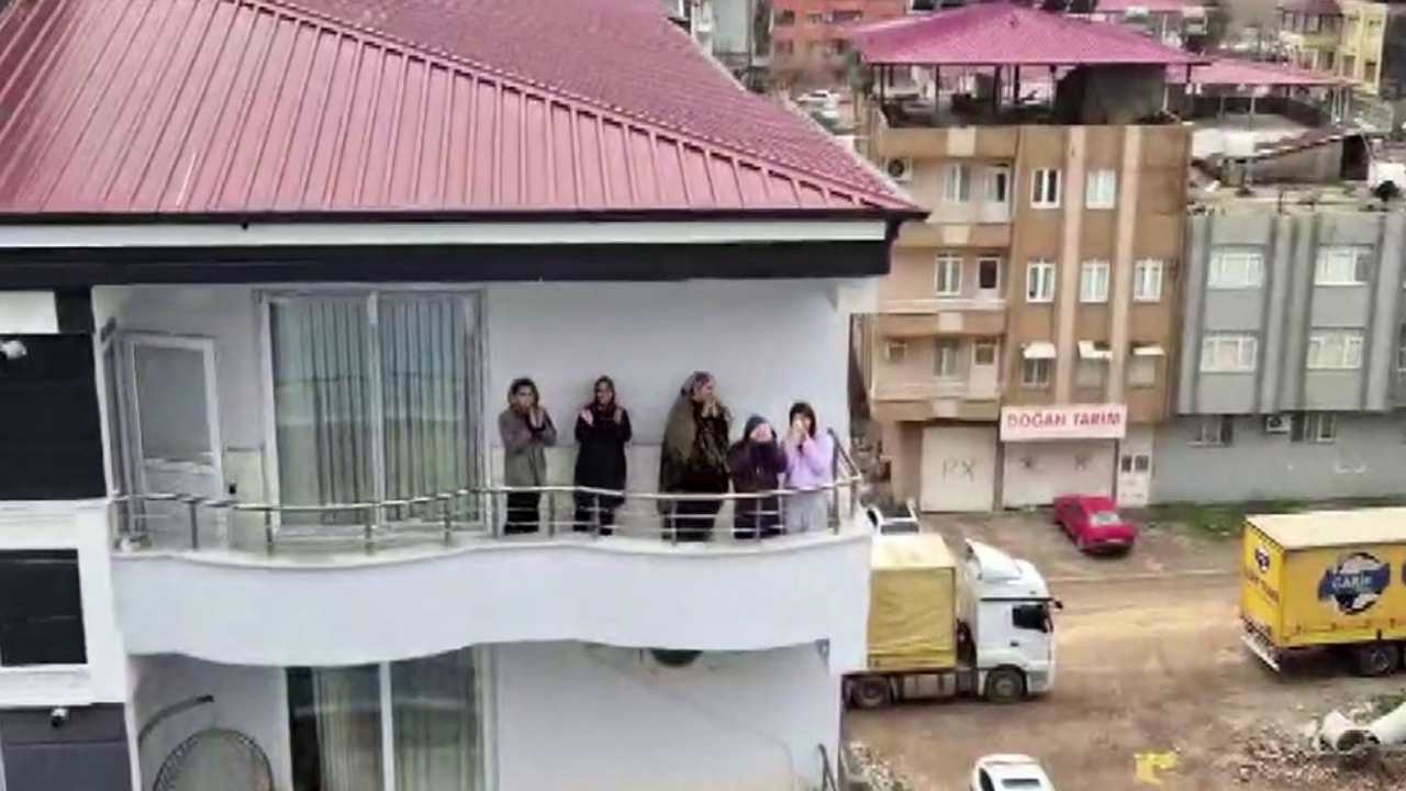 Kedi Kurtarma Operasyonu Itfaiyeye Alkışlı Teşekkür Getirdi (1)