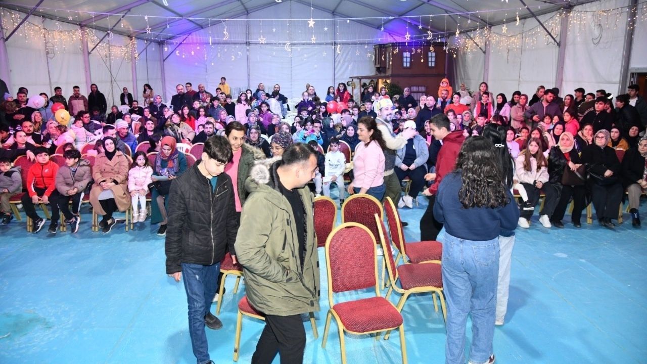 Masal Park’ta İğne Atsan Yere Düşmedi! Ramazan’ın 9. Gününde Geceye Damga Vuran Anlar (1)