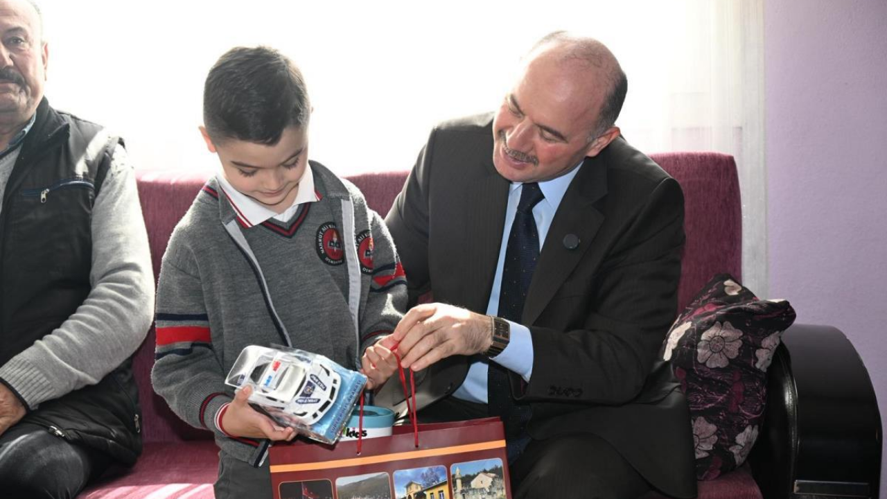 Midyat Şehidi Ökkeş Özdemir Unutulmadı Vali Serdengeçti Aile Ocağında Dualara Katıldı (2)