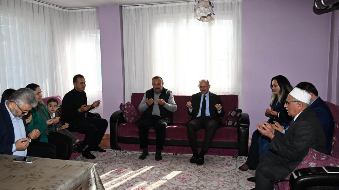 Midyat Şehidi Ökkeş Özdemir Unutulmadı Vali Serdengeçti Aile Ocağında Dualara Katıldı