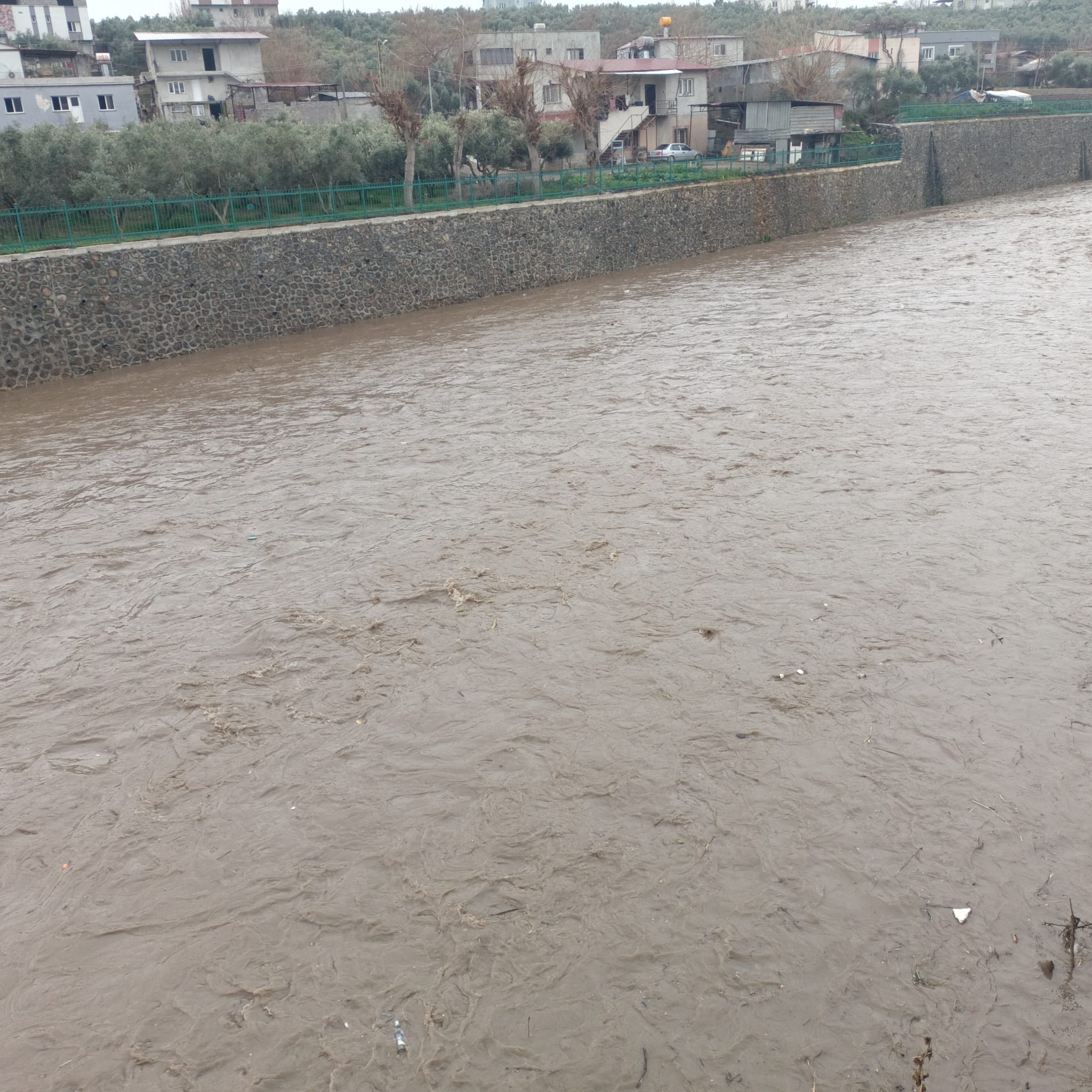 Osmaniye Toprakkale’de Yağmur Etkili Oldu Karaçay Taşma Noktasına Geldi 3