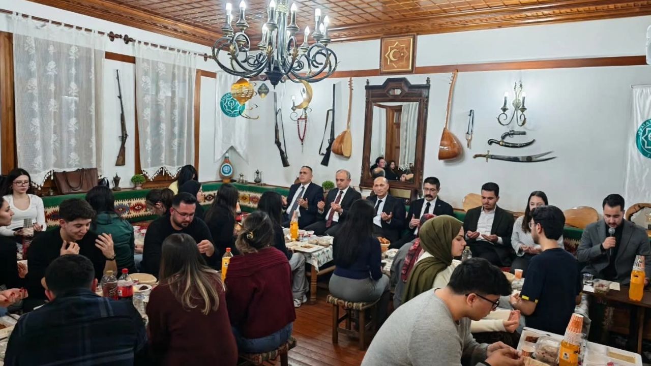 Osmaniye Vakfı’nda İlk İftar Devlet Bahçeli Adına Verildi