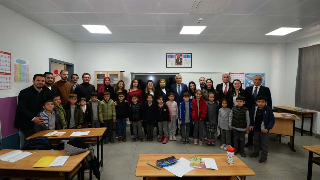 Osmaniye Vakfı'ndan Eğitime Destek Issızca Köyü'ne Kitap Bağışı (2)