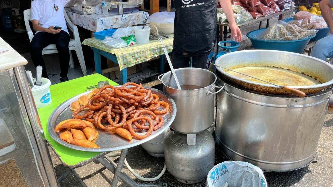 Osmaniye Zorkun'da Ramazan’ın Gözdesi Halka Tatlı Oldu (1)