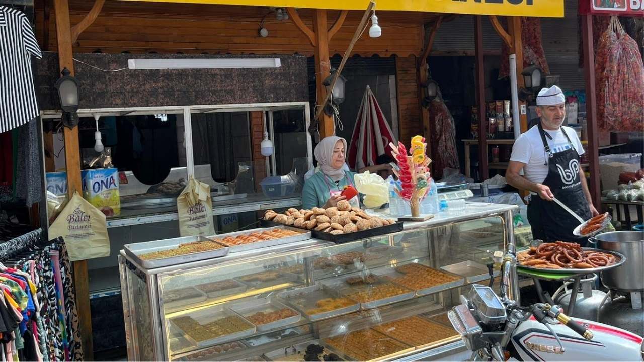 Osmaniye Zorkun'da Ramazan’ın Gözdesi Halka Tatlı Oldu (2)