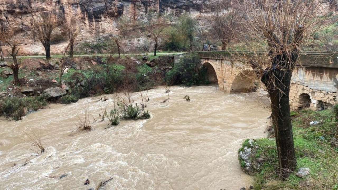 Osmaniye’de 3 Günlük Bilanço Sabun Çayı Taştı, Yollar Kapandı (2)