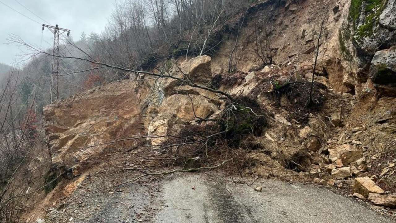 Osmaniye’de 3 Günlük Bilanço Sabun Çayı Taştı, Yollar Kapandı (3)
