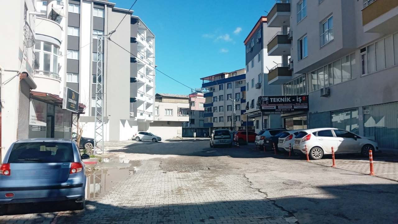 Osmaniye’de Bu Sokakta Elektrik Direkleri Tehlike Oluşturmayacak! (2)