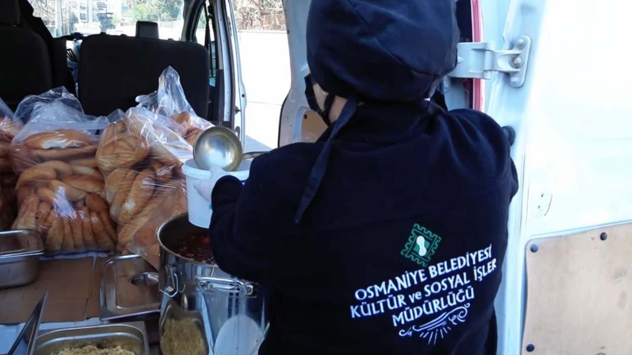 Osmaniye’de Her Gün 10 Bin Kişilik İftar Yemeği (2)