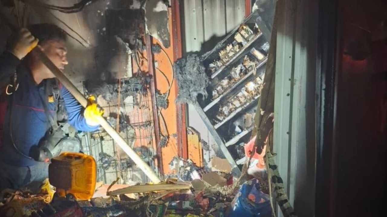 Osmaniye’de Korku Dolu Dakikalar Alevler Marketten Yükseldi! (1)