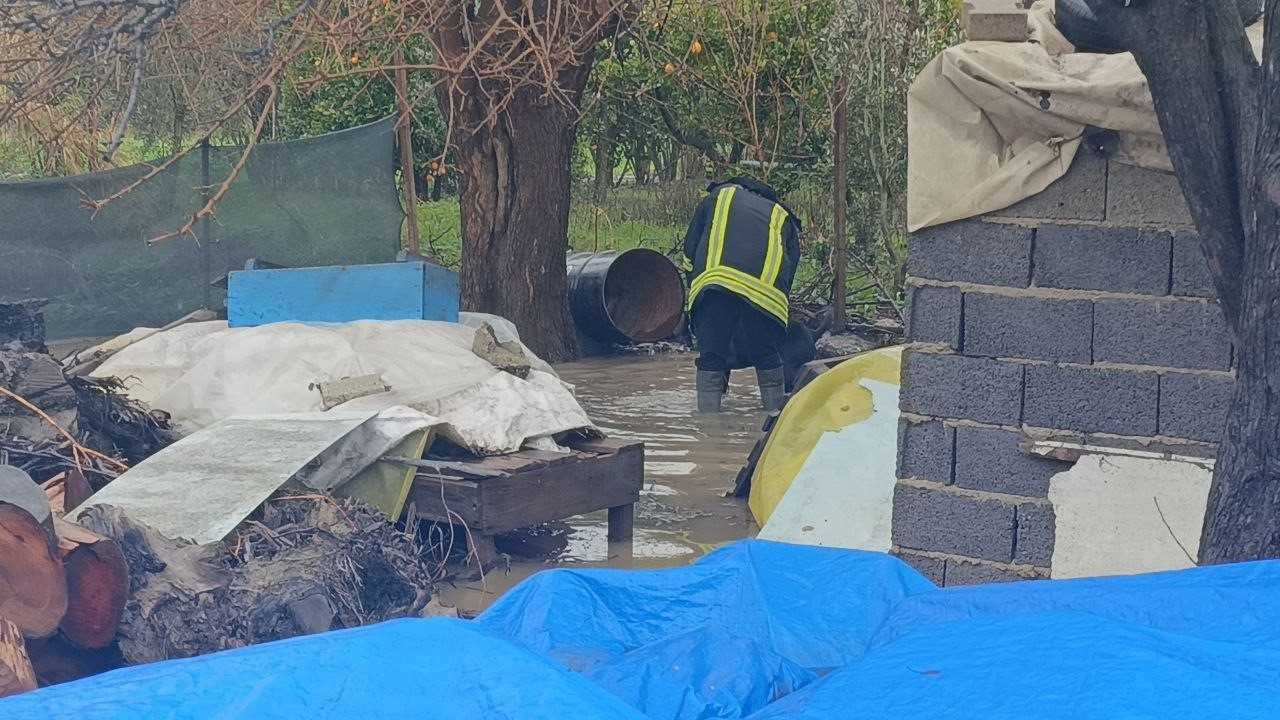 Selde Mahsur Kalan Köpeği Akom Ekipleri Kurtardı (2)