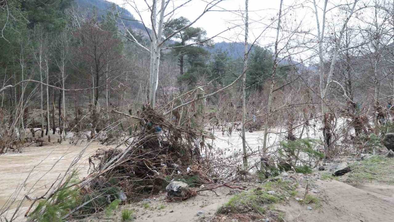 Selin Ardından Oluşan Plastik Atıklar Dikkat Çekti (1)