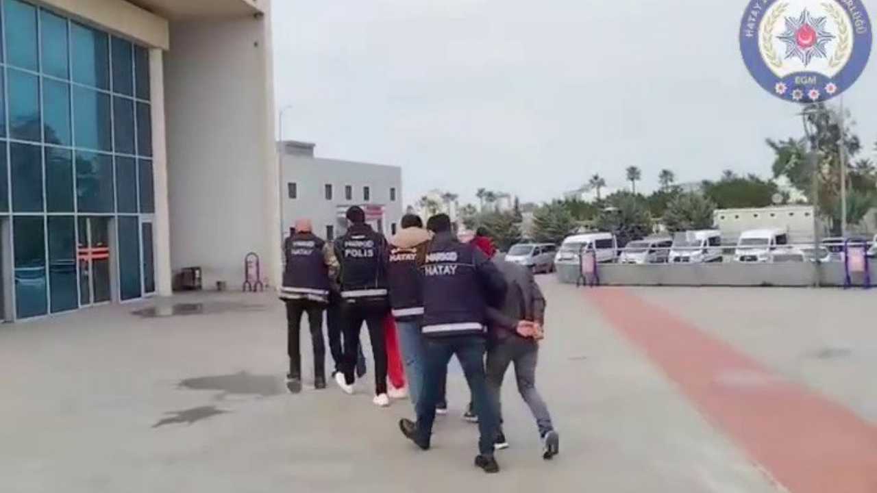 Taksiyle 2,5 Milyon Tl’lik Yasaklı Madde Taşırken Yakalandılar (1)