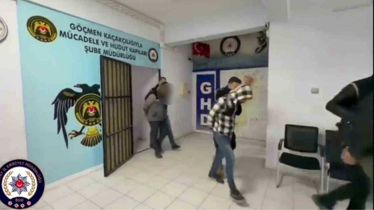 Tır Dorsesinde Branda Altında Saklanan 12 Kaçak Göçmen Yakalandı (2)