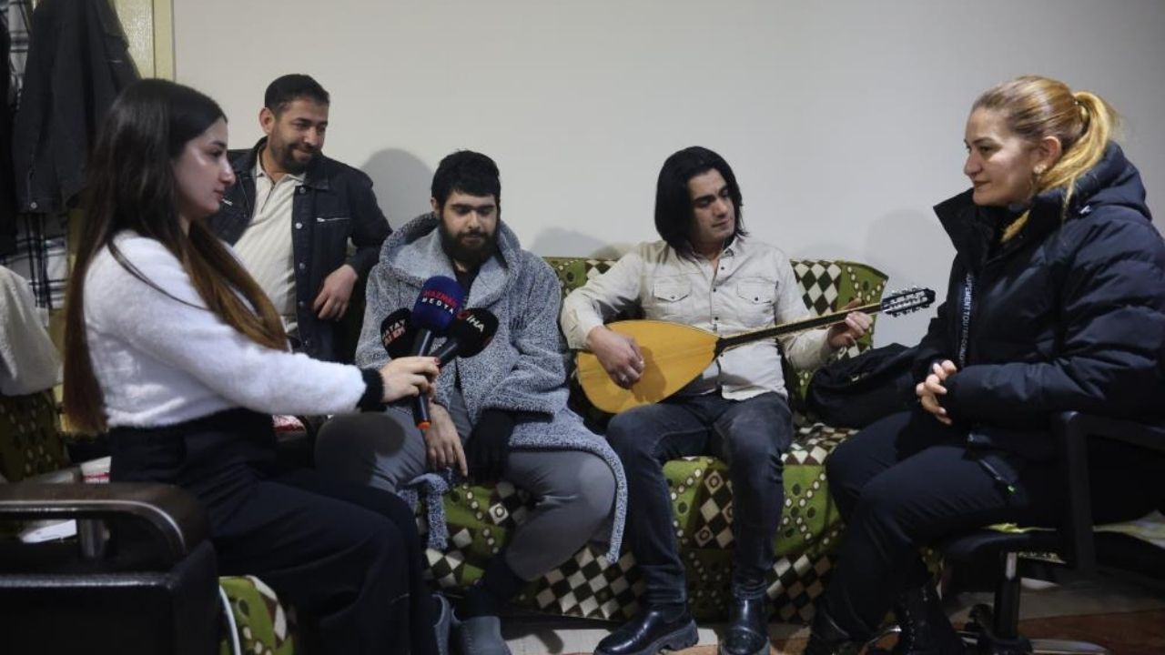 3 Yıl Odasından Çıkmayan Barış Özbay’ın Yeni Hayatı Pasta Kesti, Türkü Söyledi (3)