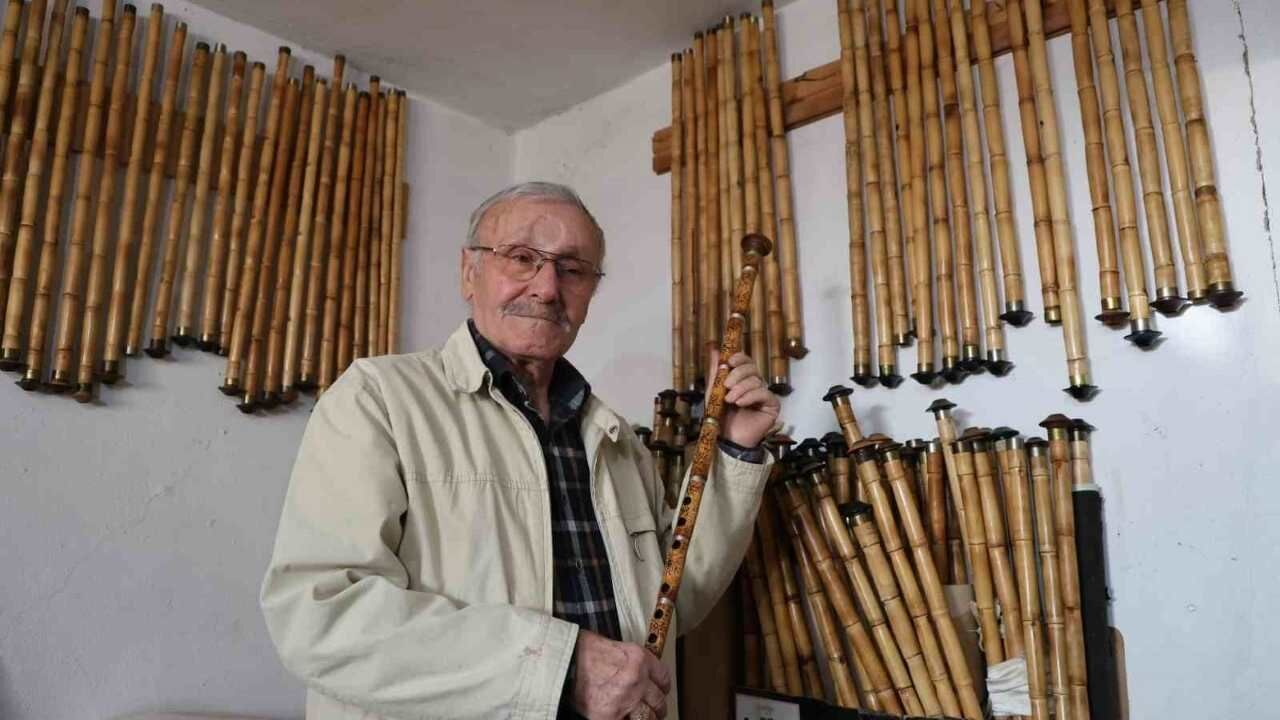 80 Yaşında Kamışı Sanata Dönüştürüyor (1)