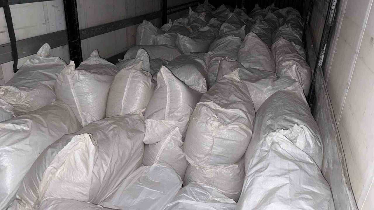 Adana’da 3 Ton Kaçak Tütün Ele Geçirildi (2)