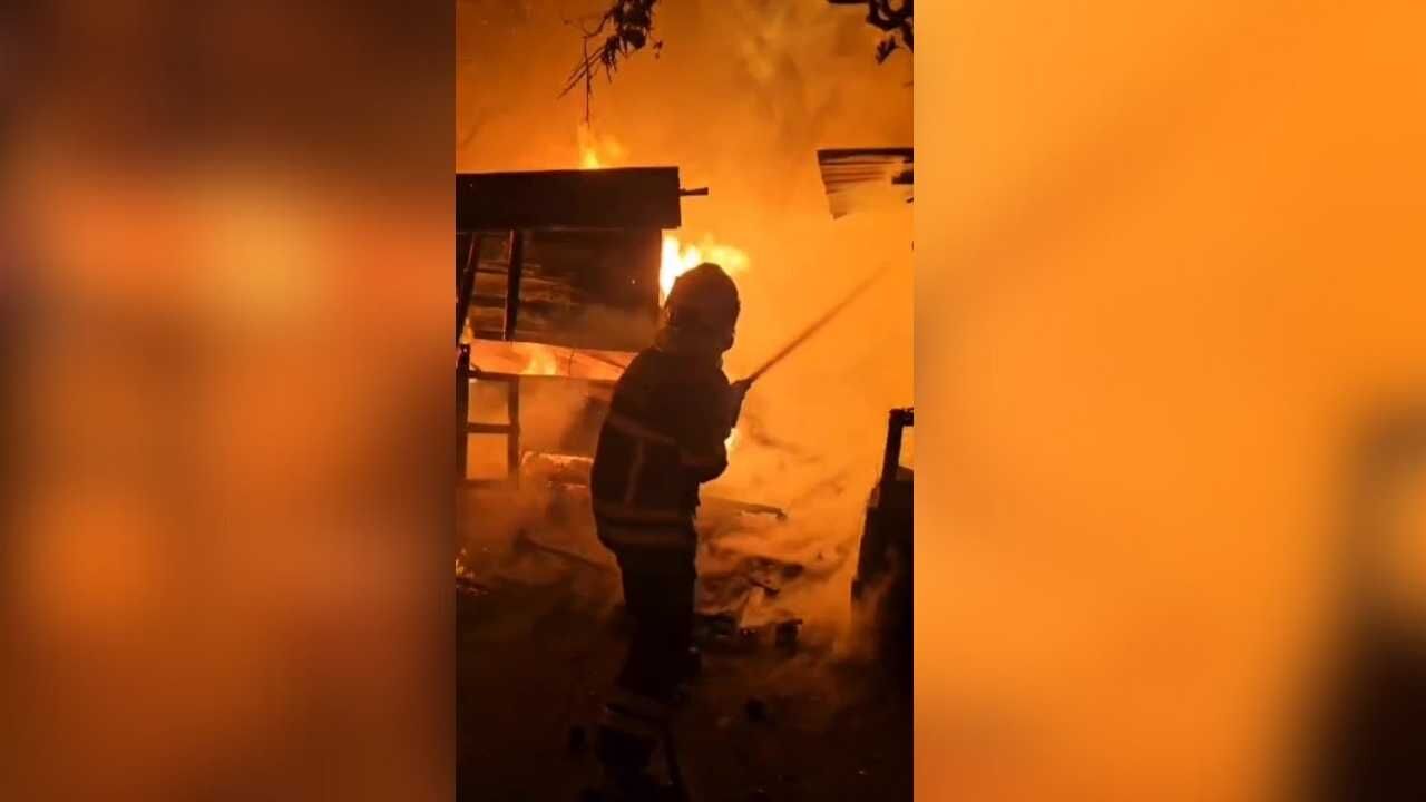 Adana’da Baraka Alevlere Teslim Oldu (2)